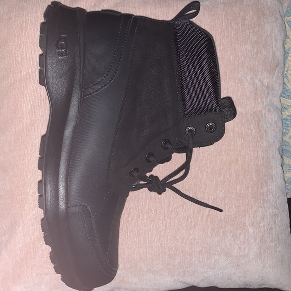 Black UGG for men size 9. main image 7